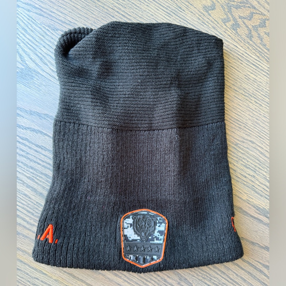 Preowned New Era Salute To Service Chicago Bears Slouch Beanie. Black - OS